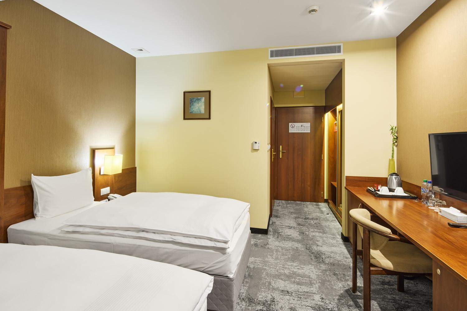 Hotel Na Polboru Sieradz Esterno foto
