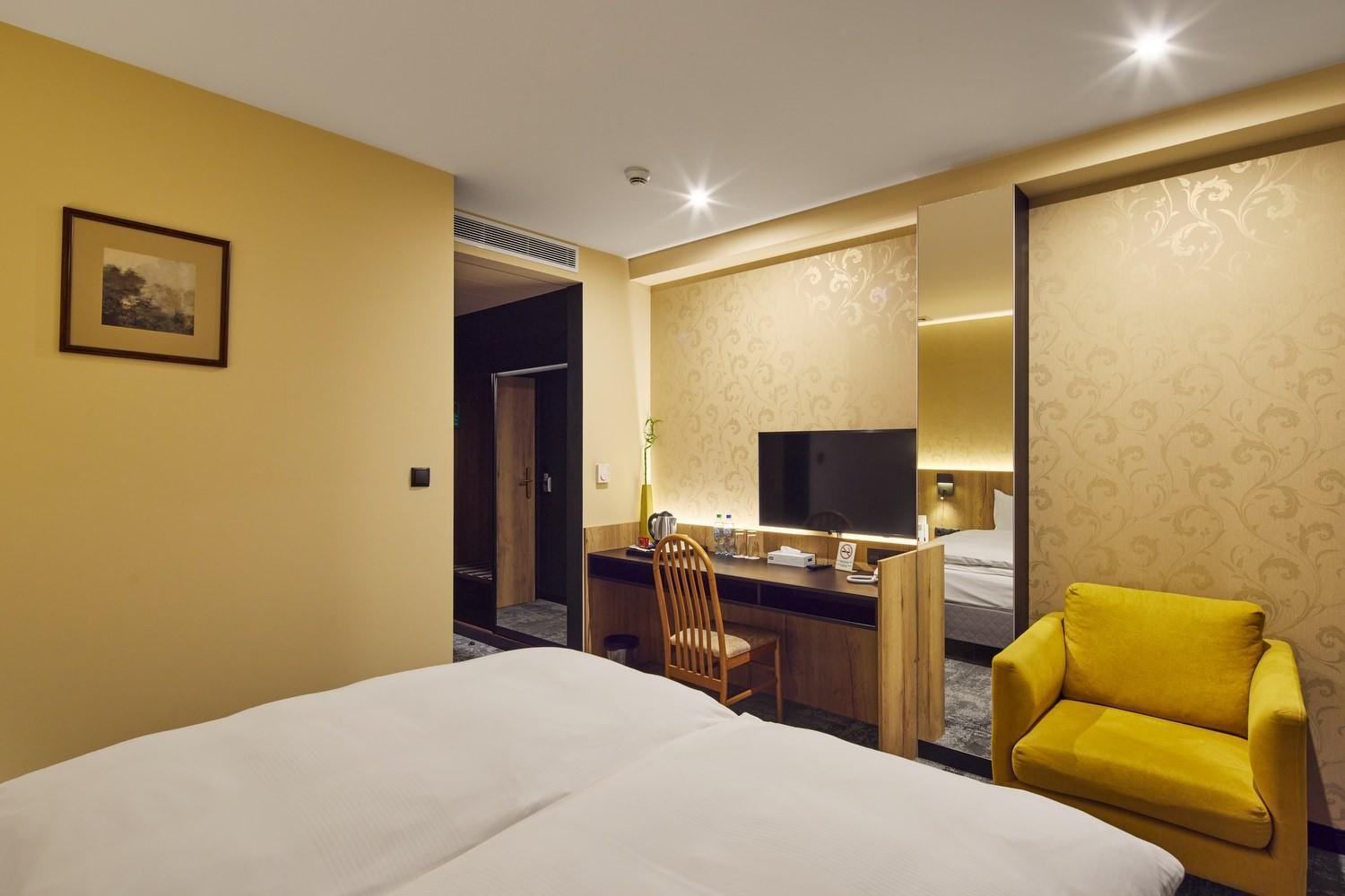 Hotel Na Polboru Sieradz Esterno foto