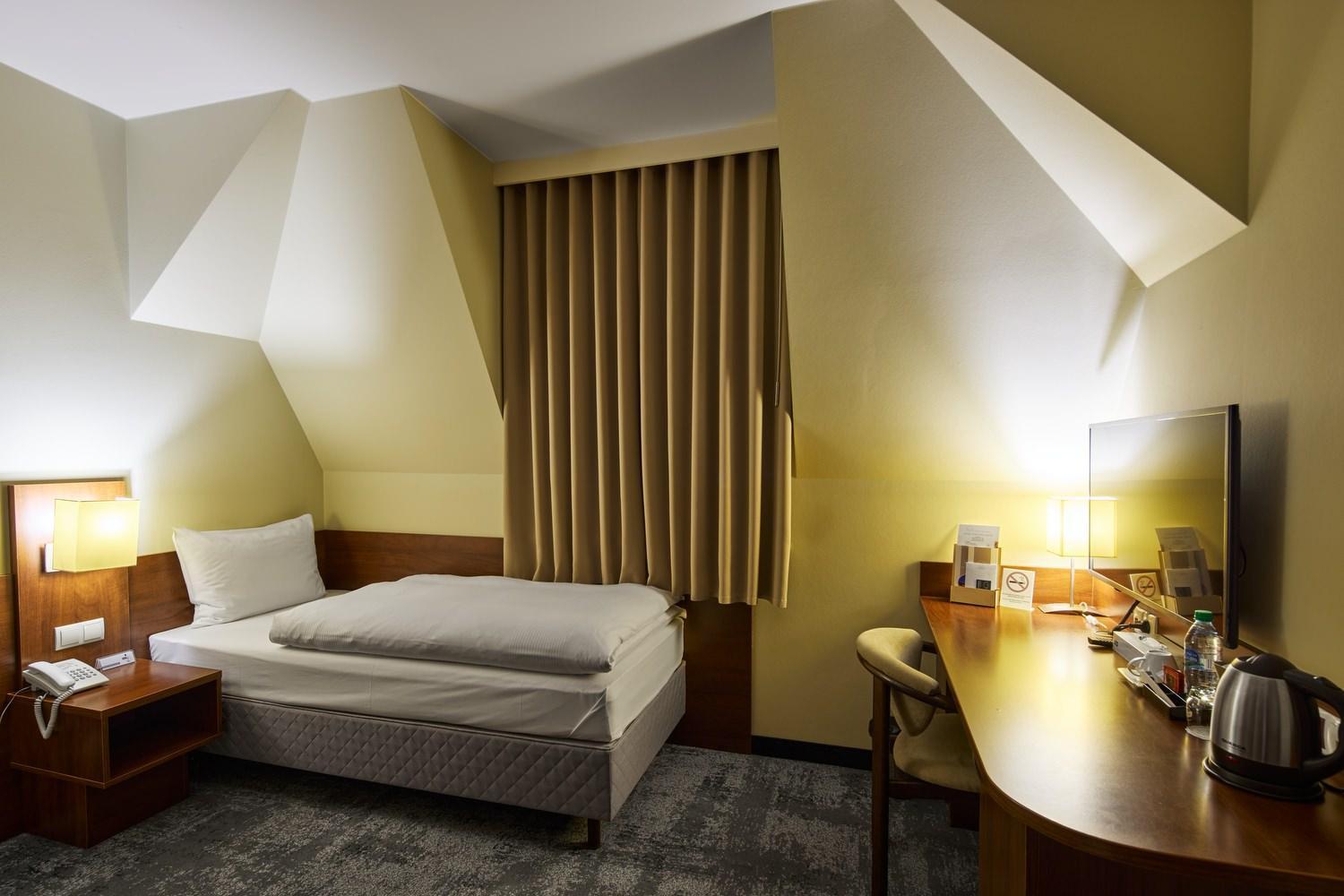 Hotel Na Polboru Sieradz Esterno foto
