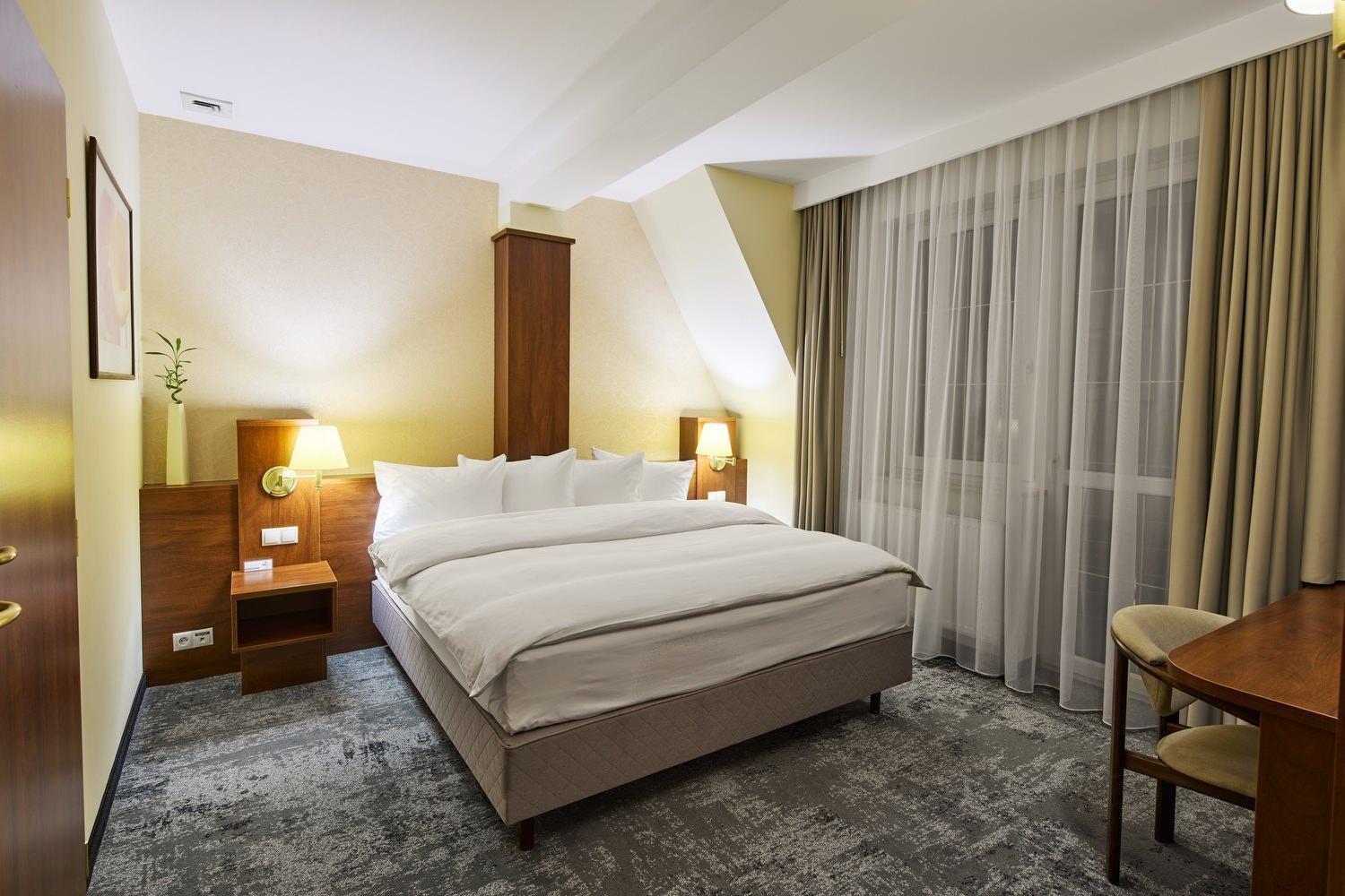 Hotel Na Polboru Sieradz Esterno foto