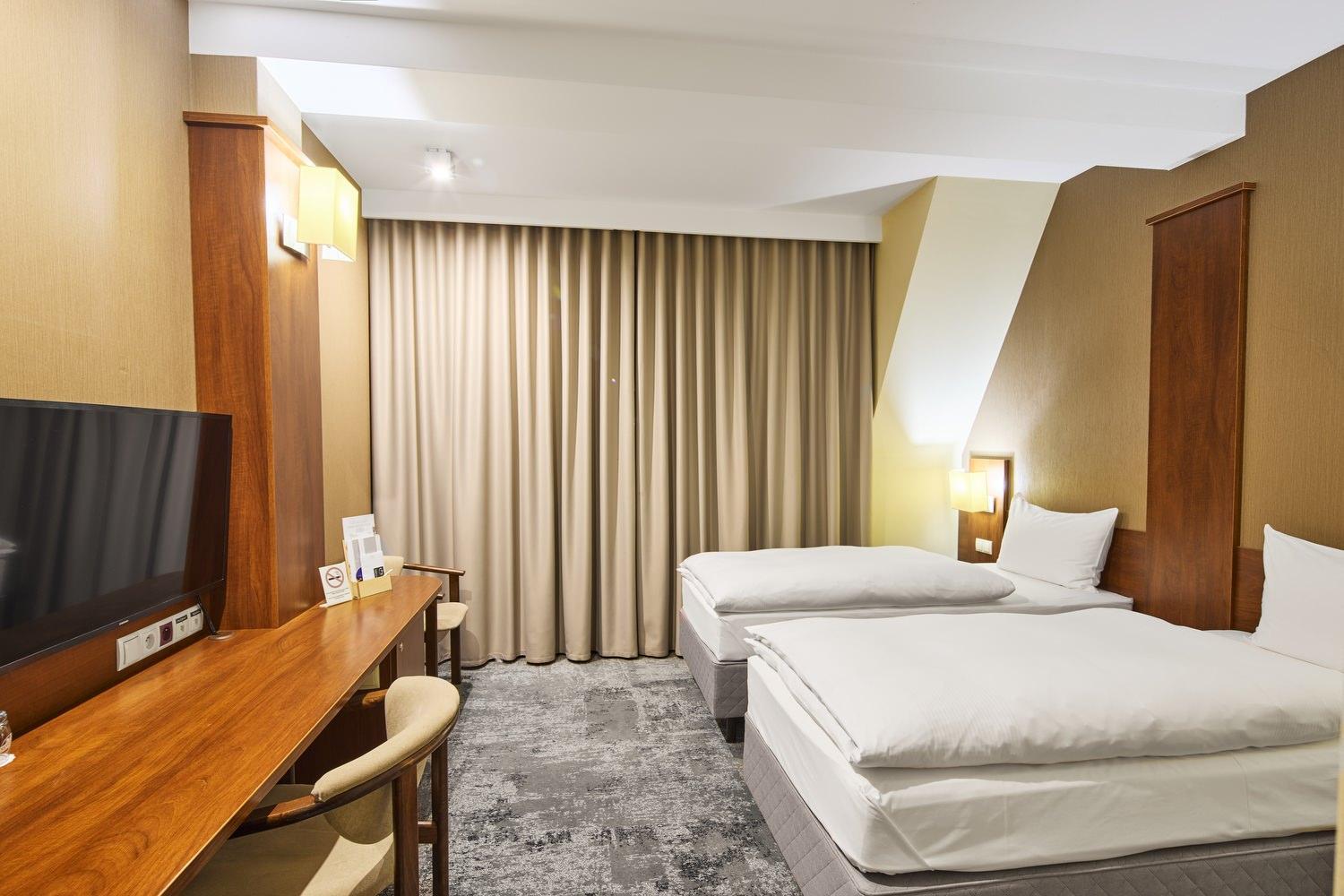 Hotel Na Polboru Sieradz Esterno foto