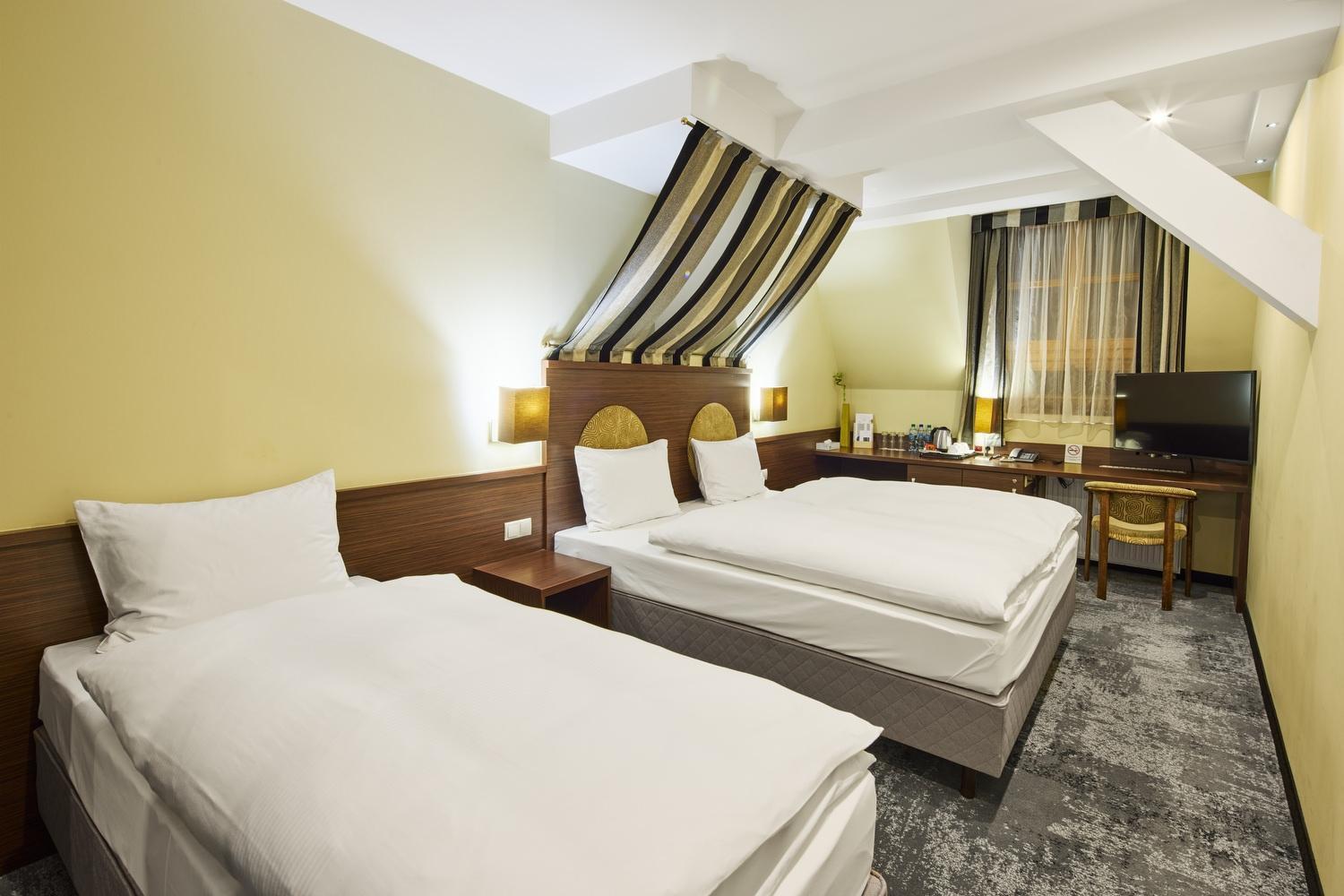 Hotel Na Polboru Sieradz Esterno foto