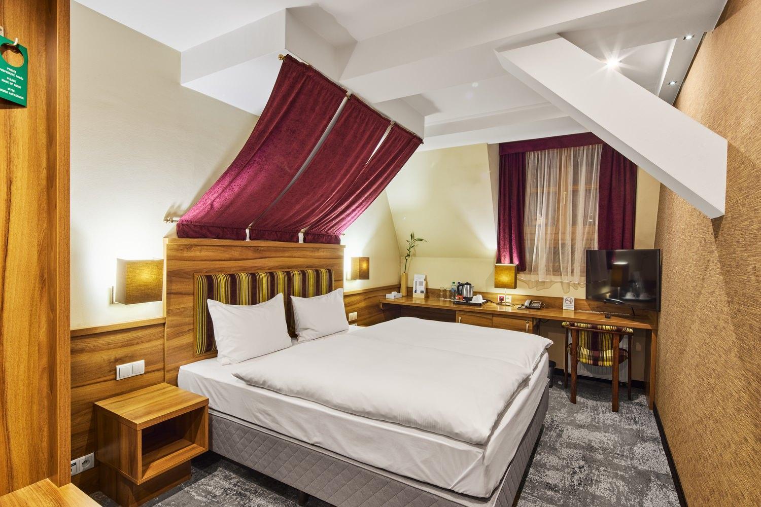 Hotel Na Polboru Sieradz Esterno foto