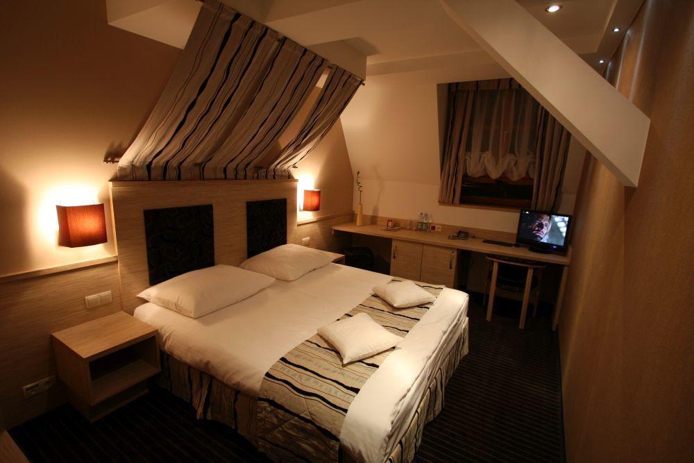 Hotel Na Polboru Sieradz Esterno foto